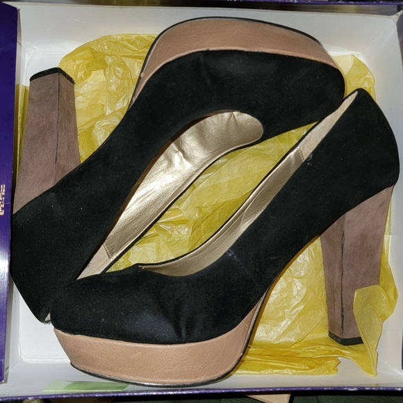 Block heel - Picture 1 of 4